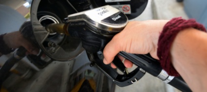 caro-benzina-il-governo-chieda-a-berna-di-intervenire