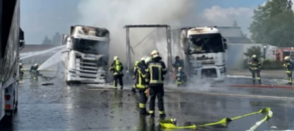 cinque-camion-in-fiamme-in-un-parcheggio-a-domdidier