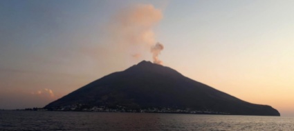 una-forte-esplosione-e-lo-stromboli-si-riaccende