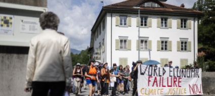 grigioni-camminata-di-protesta-contro-il-world-economic-forum