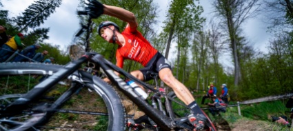 tom-pidcock-fa-il-vuoto-schurter-chiude-al-secondo-posto