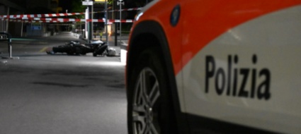 urtato-da-un-auto-finisce-contro-un-palo-motociclista-ferito