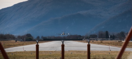 voli-acrobatici-all-aeroporto-di-agno-ma-bioggio-lo-sa