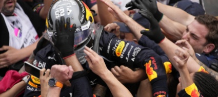 verstappen-festeggia-in-casa-leclerc-9-sul-monegasco