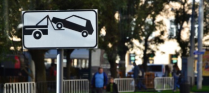 un-carro-attrezzi-per-rimuovere-solo-le-vetture-straniere