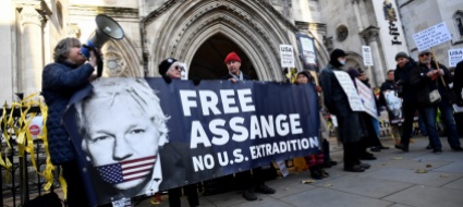 la-gran-bretagna-ordina-l-estradizione-di-assange-negli-usa