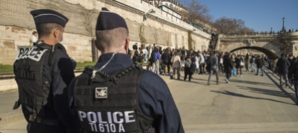 parigi-poliziotti-sparano-a-un-auto-in-fuga-due-feriti-gravi