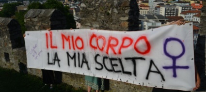 io-l-8-ogni-giorno-esprime-solidarieta-alle-donne-americane