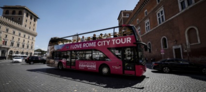 turisti-investiti-da-un-bus-a-roma-sono-in-gravi-condizioni