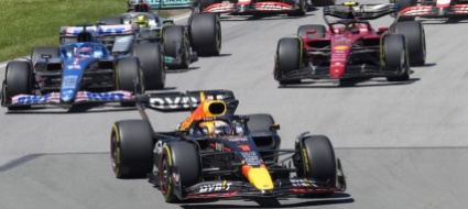max-verstappen-resiste-anche-a-un-pimpante-carlos-sainz