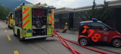 fiamme-e-fumo-da-una-lavatrice-a-bissone
