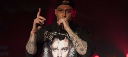 sessista-misogino-omofobo-no-al-concerto-di-fabri-fibra