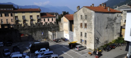 piazza-ex-mercato-un-sentiero-in-granito-verso-palazzo-civico