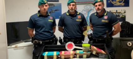 in-manette-per-5-kg-di-hashish-e-derivati