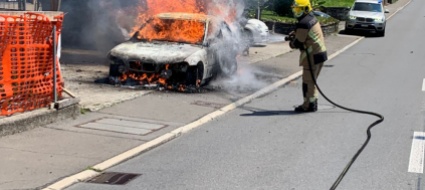 auto-in-fiamme-a-cugnasco-disagi-sulla-bellinzona-locarno