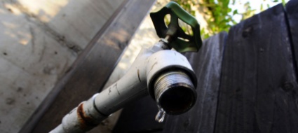 l-acqua-scarseggia-e-rossa-invita-a-non-sprecarla