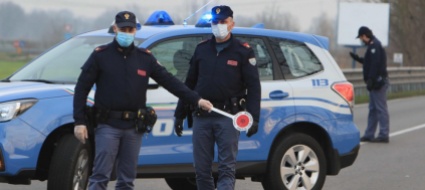 semina-il-panico-con-un-coltello-sul-bus-a-roma