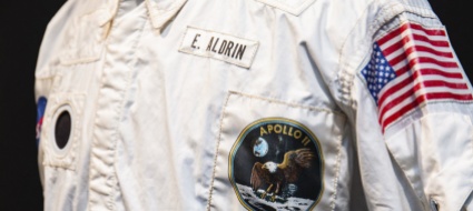 battuta-a-2-7-milioni-di-dollari-la-giacca-di-buzz-aldrin