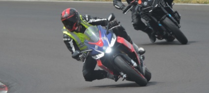 aprilia-rs-660-guida-a-misura-d-uomo