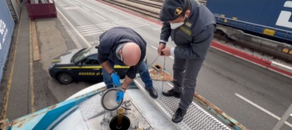 intercettati-otto-tank-container-con-carburante-di-contrabbando