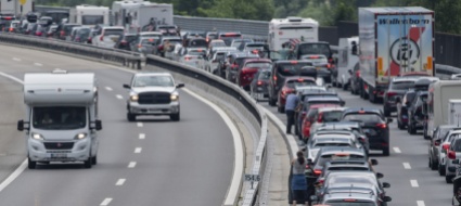 venti-chilometri-di-coda-di-buon-mattino-al-san-gottardo