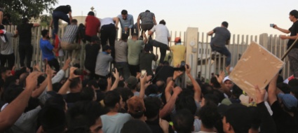 precipita-la-situazione-in-iraq-assaltato-il-parlamento