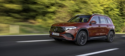 mercedes-eqb-sposa-silenzio-e-famiglia