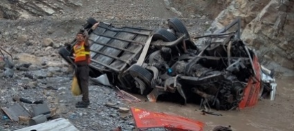 minibus-finisce-in-un-burrone-e-tragedia-in-pakistan