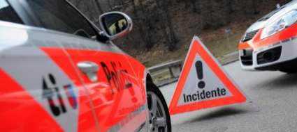 esce-di-strada-con-l-auto-che-poi-prende-fuoco-grave-una-20enne