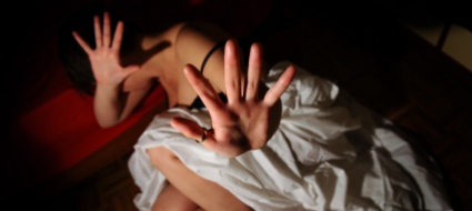 faceva-stuprare-l-amica-12enne-condannato-a-8-anni-e-9-mesi