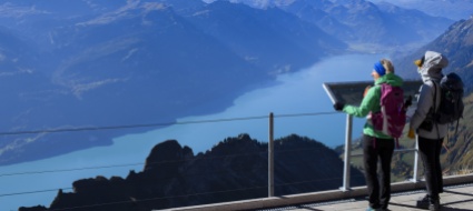 serie-netflix-attira-turisti-coreani-sul-lago-di-brienz