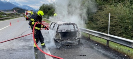 auto-prende-fuoco-sulla-a13-strada-momentaneamente-chiusa
