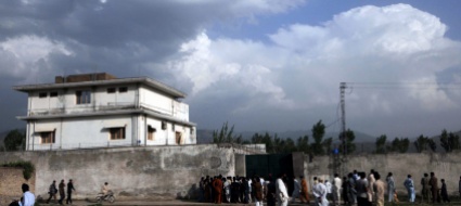 e-morto-schroen-spia-della-cia-inviata-a-uccidere-bin-laden