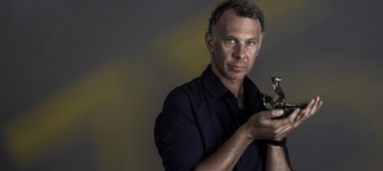 gigi-la-legge-che-non-multa-a-locarno-e-si-prende-un-premio
