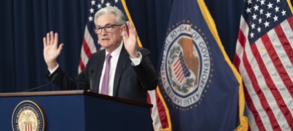 powell-parla-per-8-minuti-musk-e-bezos-perdono-12-miliardi