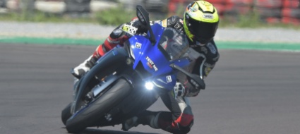 yamaha-r1-dalla-strada-al-circuito-con-naturalezza