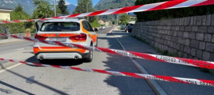 claro-un-auto-esce-di-strada-e-finisce-in-un-fossato
