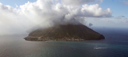 ondata-di-maltempo-a-stromboli-si-lavora-al-ripristino