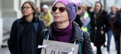 le-donne-contro-la-riforma-avs-in-centinaia-a-berna