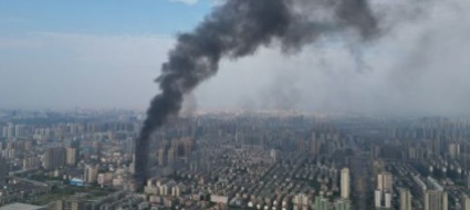 inferno-di-cristallo-in-cina-in-fiamme-un-intero-grattacielo