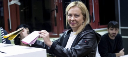 meloni-sulla-testa-di-letta-e-salvini