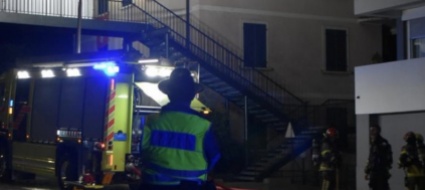 fiamme-sul-tetto-di-uno-stabile-ad-agno-nessun-ferito
