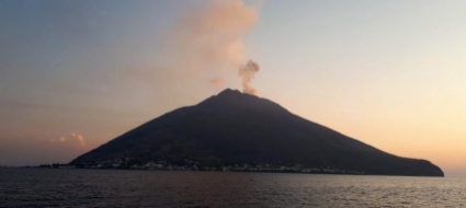 riprende-vigore-lo-stromboli-che-ha-ripreso-a-sbuffare