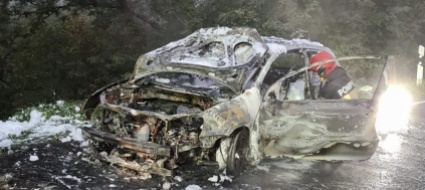 auto-in-fiamme-a-ponte-tresa-salvo-il-conducente