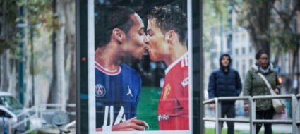 hanno-fifa-dei-gay-un-bacio-in-attesa-del-qatar