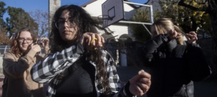 non-si-puo-ammazzare-una-donna-per-un-ciuffo-di-capelli