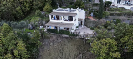 ischia-lo-scempio-i-condoni-il-disastro