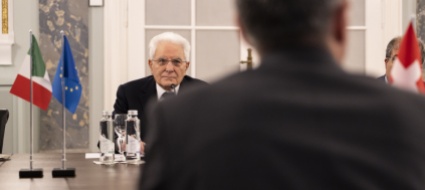 sergio-mattarella-accolto-con-gli-onori-militari
