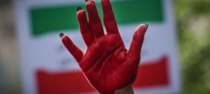 teheran-manda-al-patibolo-e-spara-ai-genitali