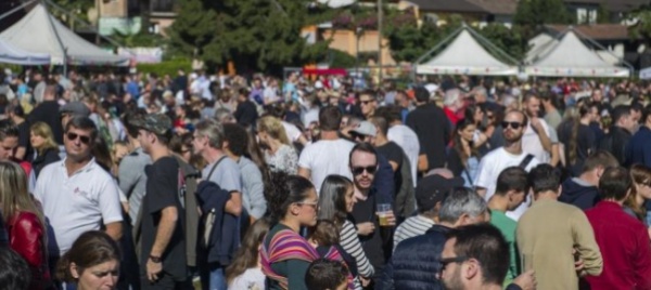 tutti-matti-per-lo-street-food-ad-agno-in-centinaia-per-il-festival-dedicato-al-cibo-di-strada